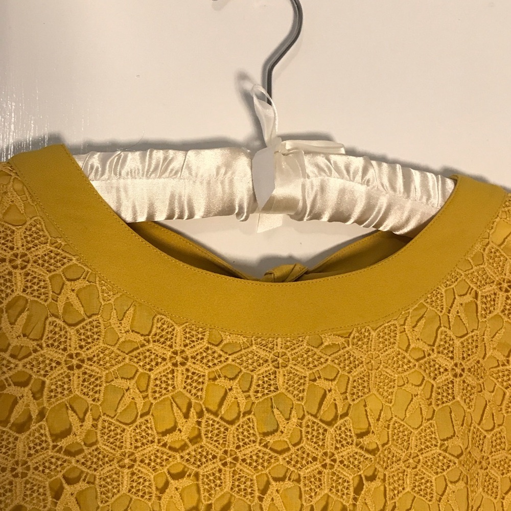 Italian Max & Co. Mustard Lace Blouse New, Never Worn Sign 10 lined, reversible - Picture 6 of 9